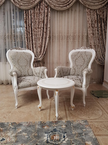 Итальянский столик фабрики Casa+39 и кресла фабрики Giorgiocasa в Краснодаре